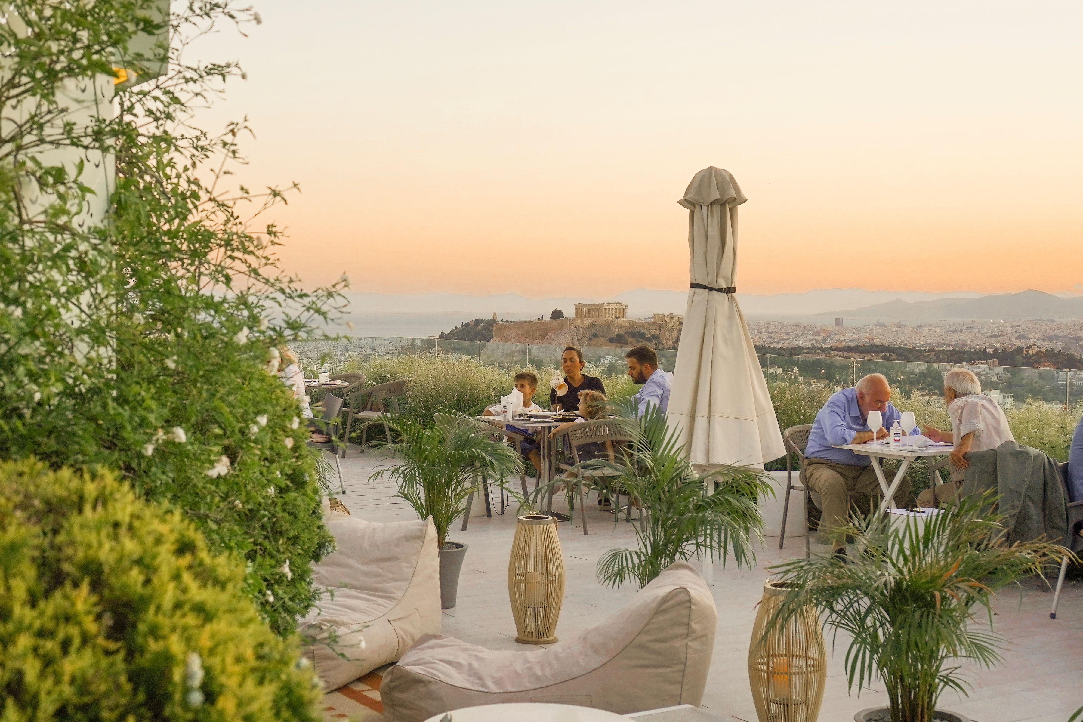 St George Lycabettus Lifestyle Hotel Athens Exterior photo Rooftop bar at the Hotel Grande Bretagne